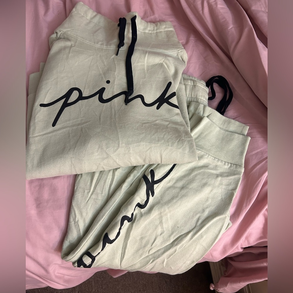 *EUC* VS Pink sweatsuit